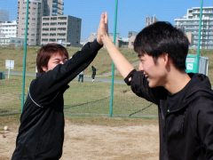勝利のハイタッチ!