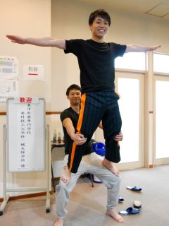 人間タワーに負けない!サボテンで対抗!