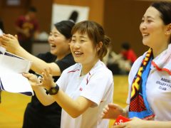 ナイッシュー!仲間の活躍に笑顔がこぼれます!
