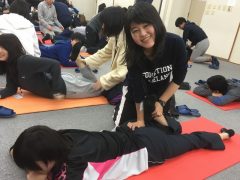 スポーツ大会で疲れた身体をストレッチでほぐす!
