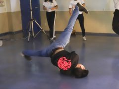 鍼灸師学科・中土先生のブレイクダンス