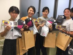 後輩たちからアルバムなどが贈られました!
