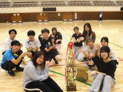 優勝チームでハイチーズ!