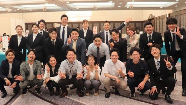 就職説明会に参加してくれた卒業生の集合写真✨